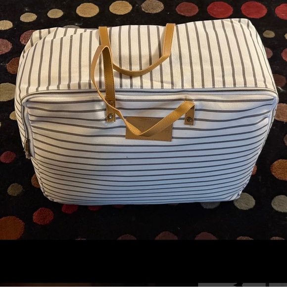 NEW Cozy Earth Walnut Faux Fur Throw Blanket - Picture 4 of 5